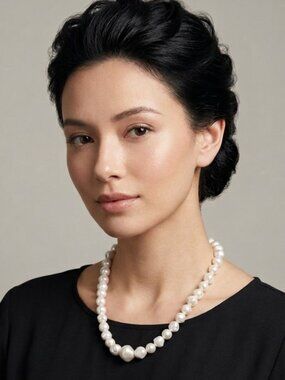 Chunky Modern Faux Pearl Necklace